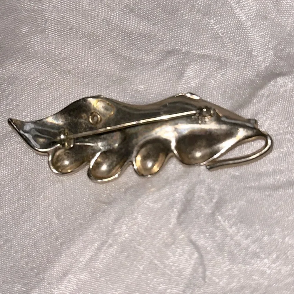 Vintage Gold Tone Leaf Brooch with Pearl‎ Accent